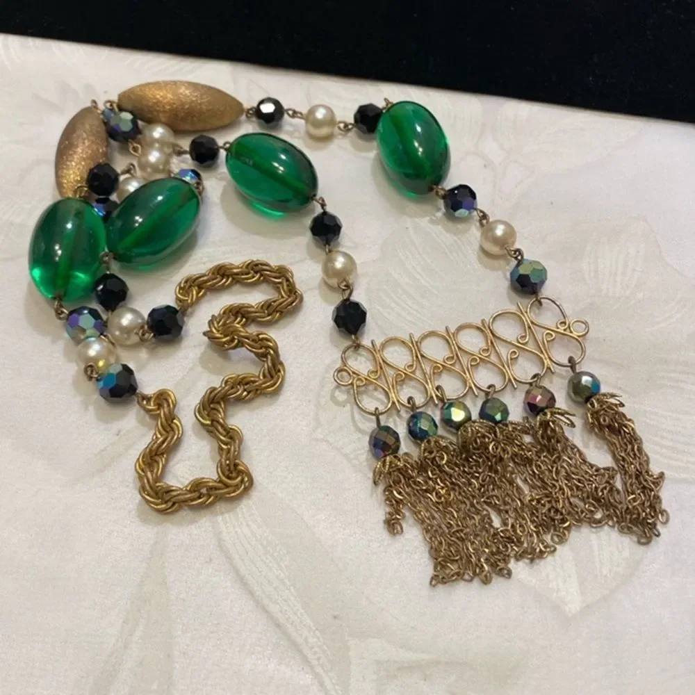 Vintage Lucite And Glass Bead Lavaliere Tassle Necklace